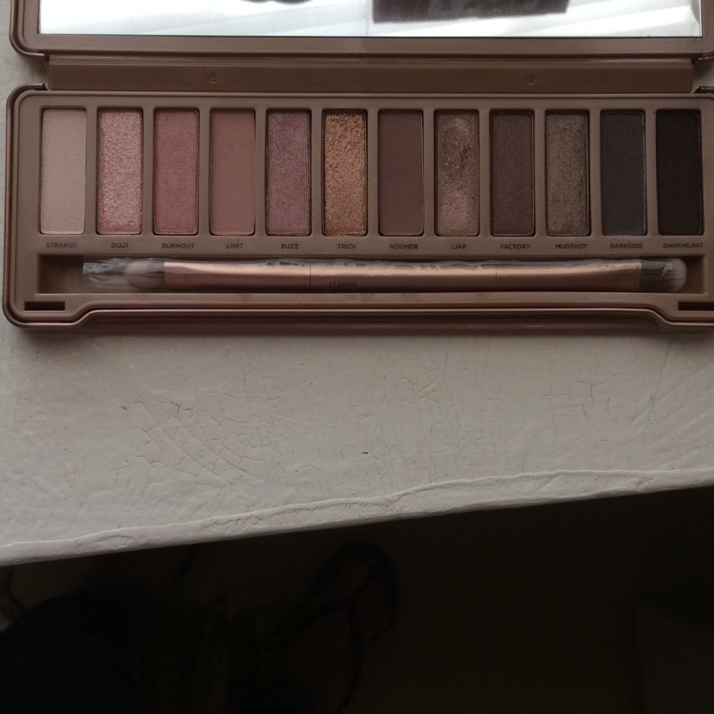 ❌ SOLD ❌ Urban Decay Naked3 Eyeshadow Pallete - Picture 2 of 8